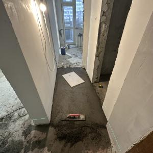 Коридор към кухня и тоалетна