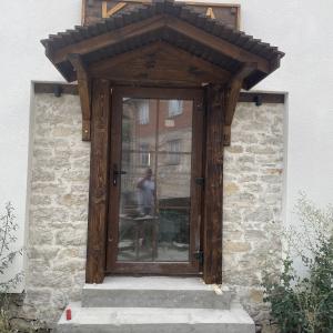 Козирка и входна врата