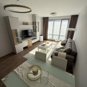 Завършен хол