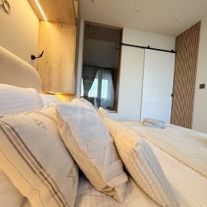 IMG-22ba956a37ad0c315e5a81013a02a51b-V