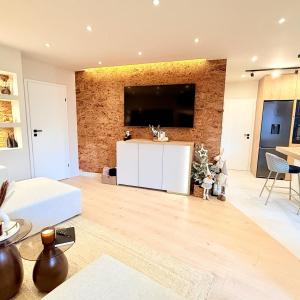 IMG-8a99dd63206cc1392d33151a427d9a6b-V