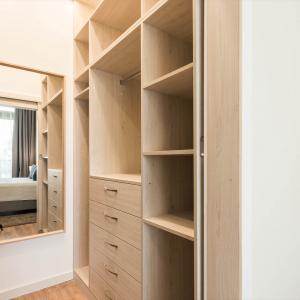08-after-walkin-wardrobe.DHGnSyIP