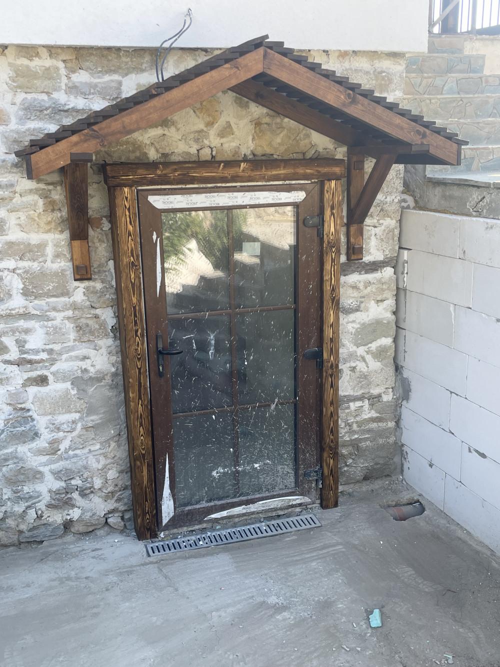 Козирка и облицовка на входна врата