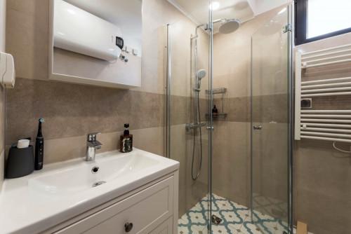 10-after-bathroom2.CrvZerSU